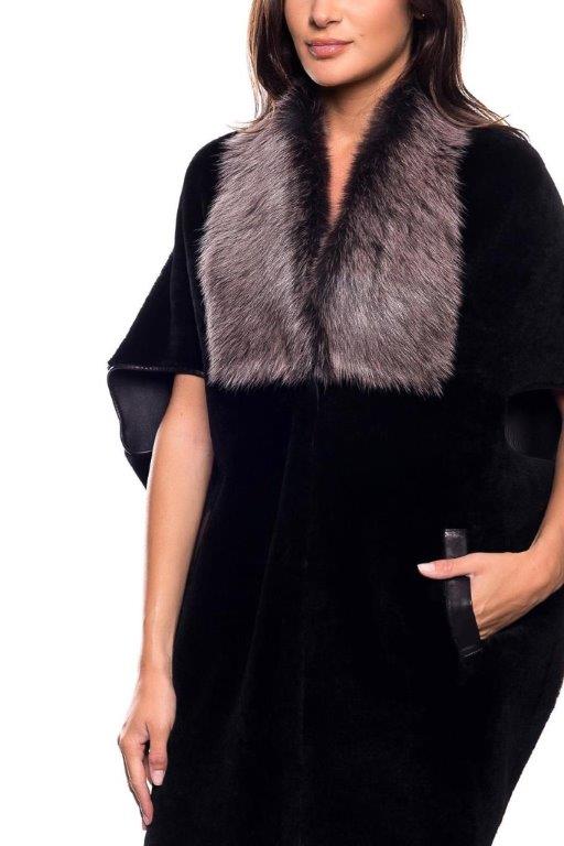 gilet long en agneau double face et col fourrure de giorgio y mario version noire pour femme