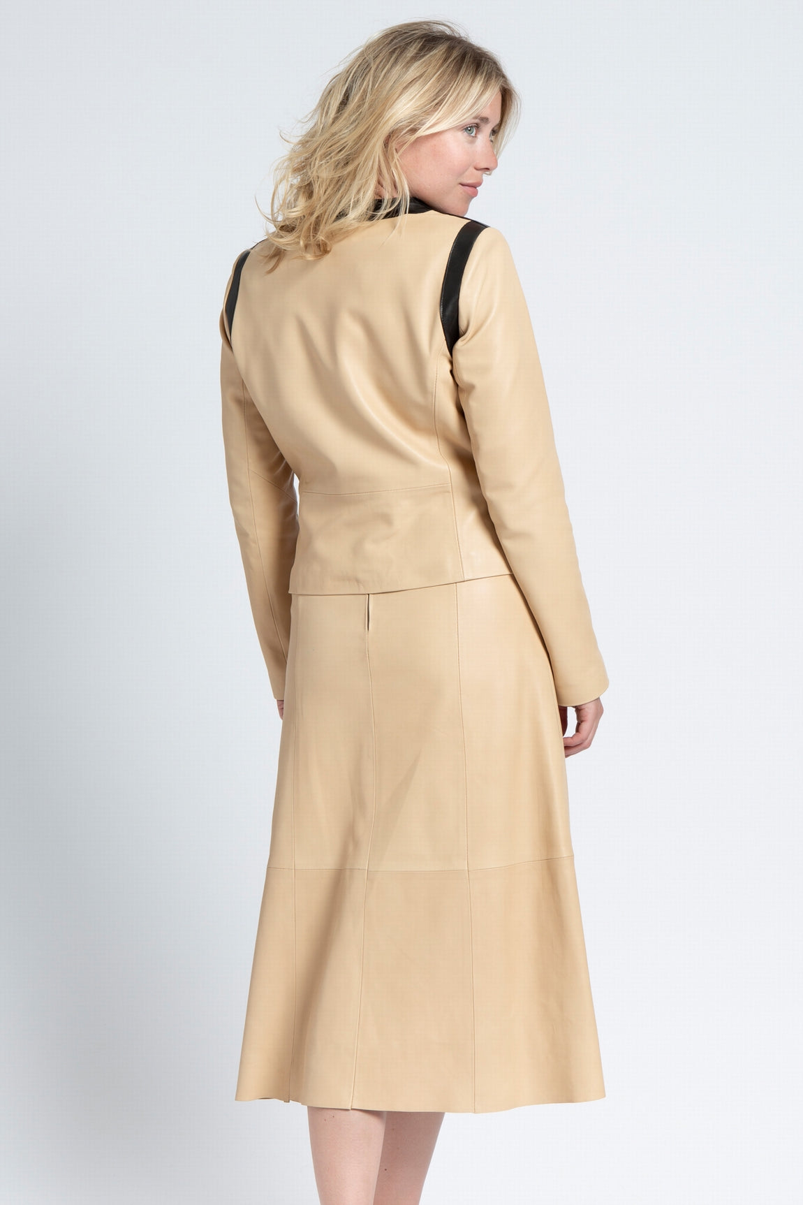 Veste droite pour femme de chez Giorgio&Mario, style tendance et moderne disponible sur l'outlet